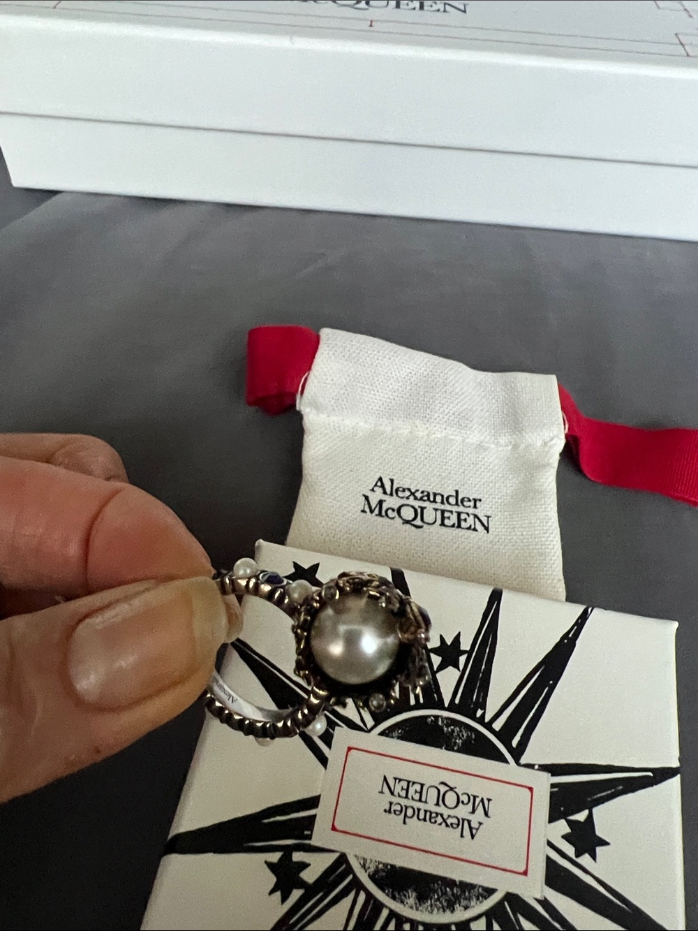 Alexander McQueen king Silver Skull Crown Ring with Dark Stone - Picture 3 of 8
